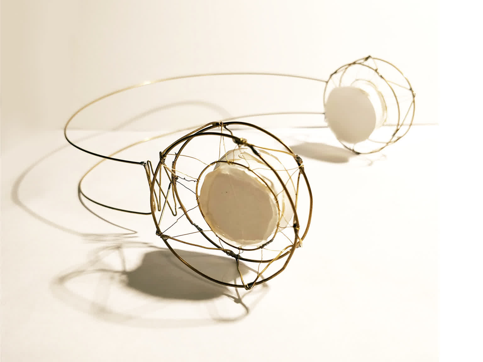 wire headphones, modifiable by an end user