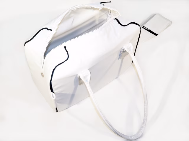 The bag from above, with the zipper open